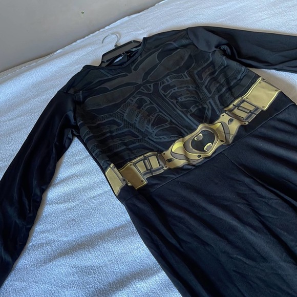 Brand new Youth BATMAN with Cape & Mask Halloween costumes. - Picture 8 of 10